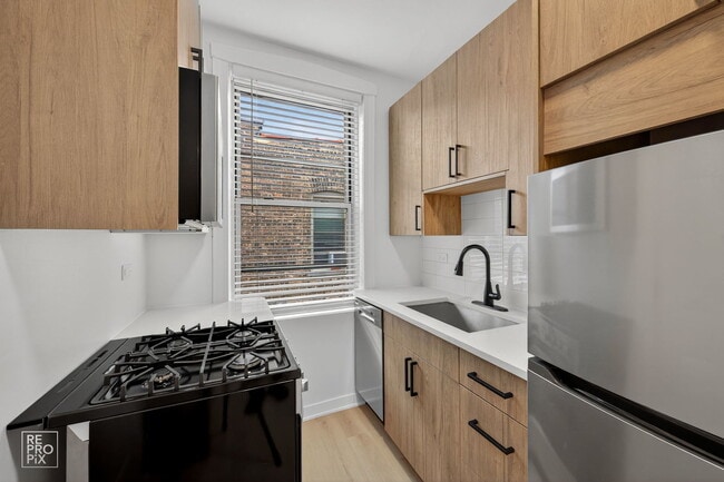 Foto del edificio - 6971 N Bell Ave