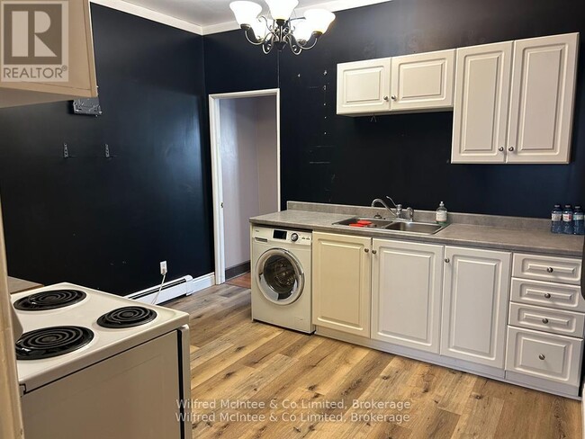 Photo du bâtiment - 216 Durham St E