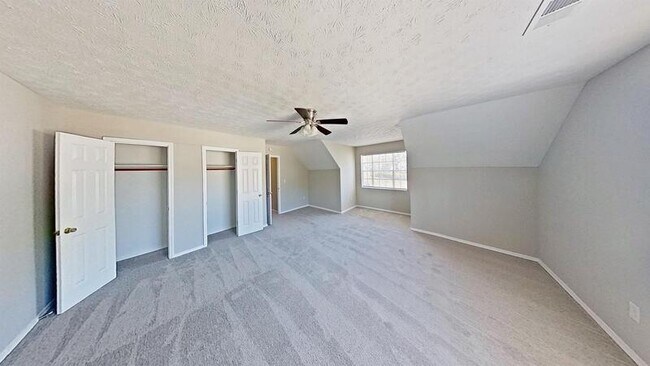 Foto del edificio - 1003 Shady Creek Dr