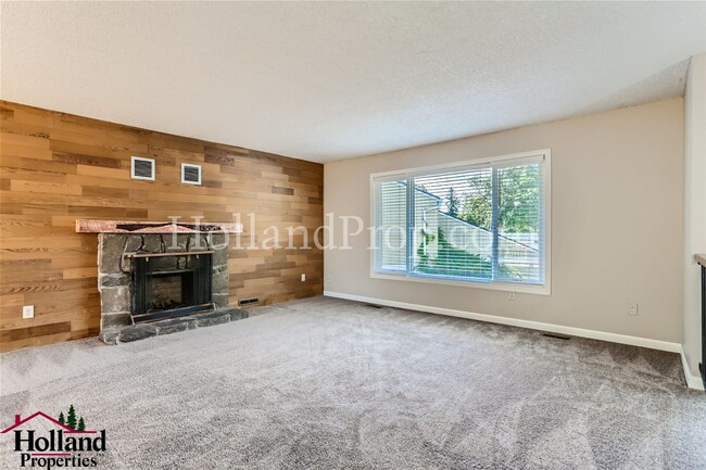 Building Photo - **COMING SOON** Beautiful Split-Level Hill...