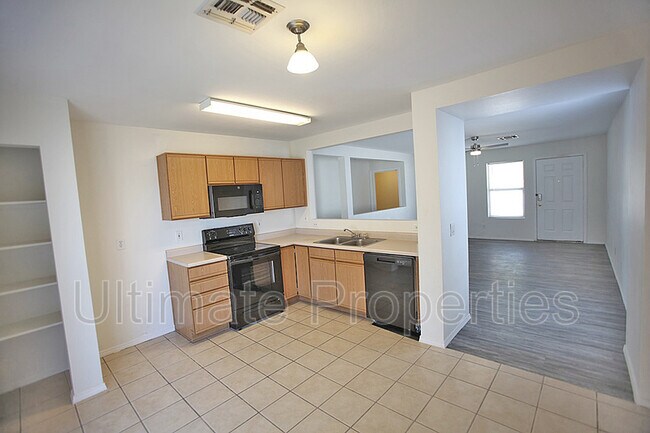 Building Photo - 12563 N Pablo St