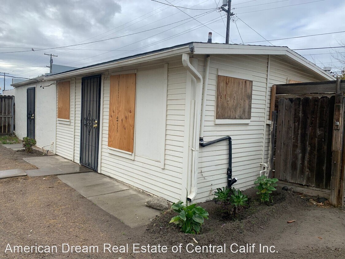 Primary Photo - Studio, 1 bath House - 1520 1/2 Wigdal Ave.