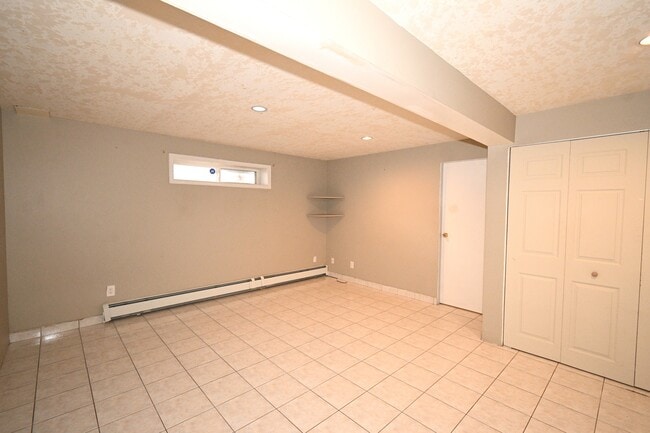 Building Photo - 2033 Norwood St