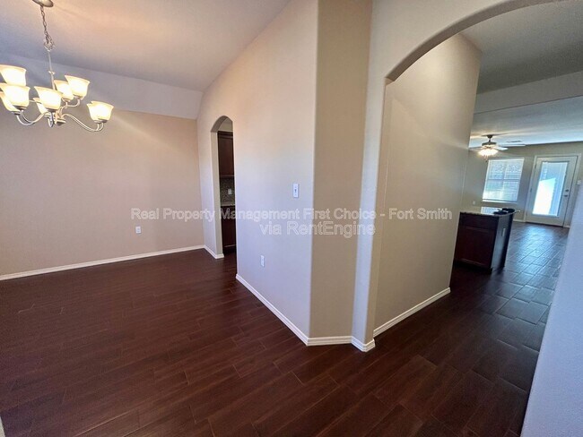 Foto del edificio - 420 Ridge Point Dr