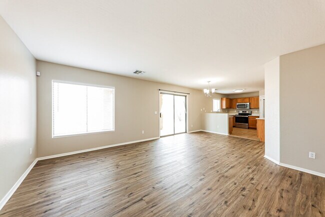 Foto del edificio - 12430 W Valentine Ave