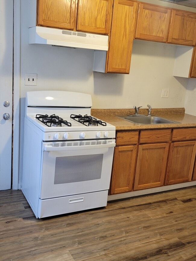 Kitchen - 2343 Bethel Rd