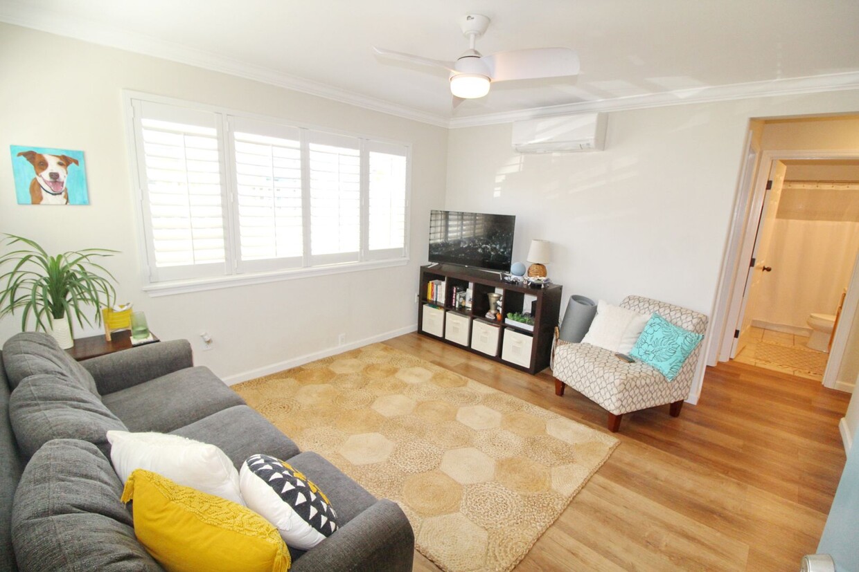 Primary Photo - Nicely Remodeled and Furnished 2 Bed 2 Bat...