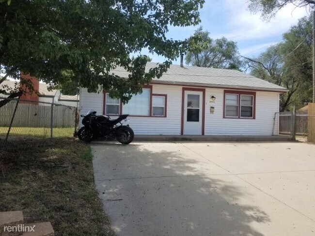 Building Photo - 2 br, 1 bath House - 2523 W. Central
