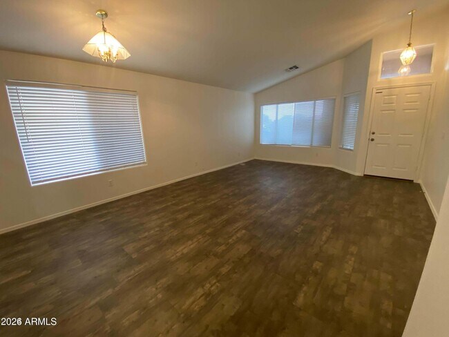 Foto del edificio - 7620 W Foothill Dr