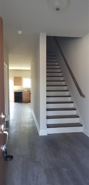 Building Photo - 4382 McClure Dr