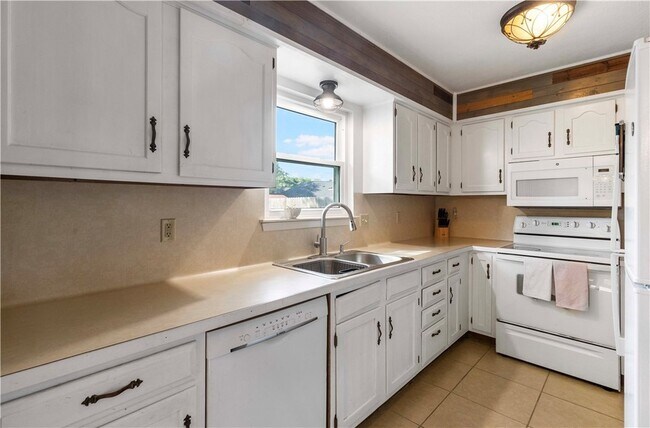 Foto del edificio - 2502 Waterwood Ln