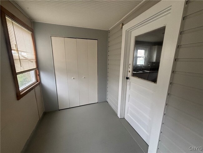 Building Photo - 200 Center St