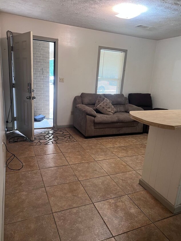 Building Photo - Monthly Paid Rent