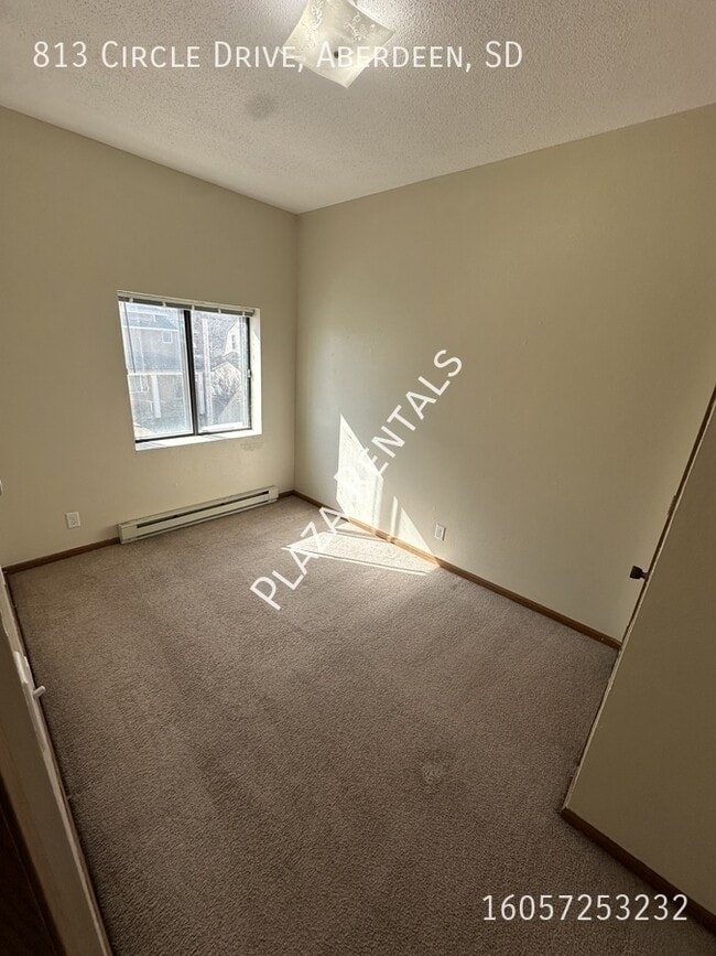 Building Photo - 10 9th Ave NE