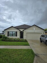 Building Photo - 9725 SW Triton Wy