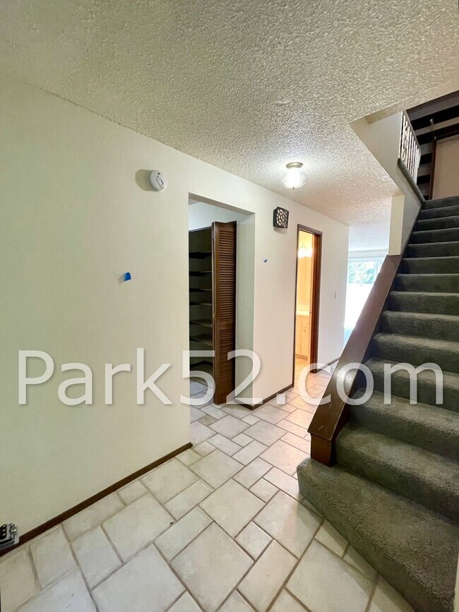 Foto del edificio - $500 Off the 1st Full Month! Spacious Firc...