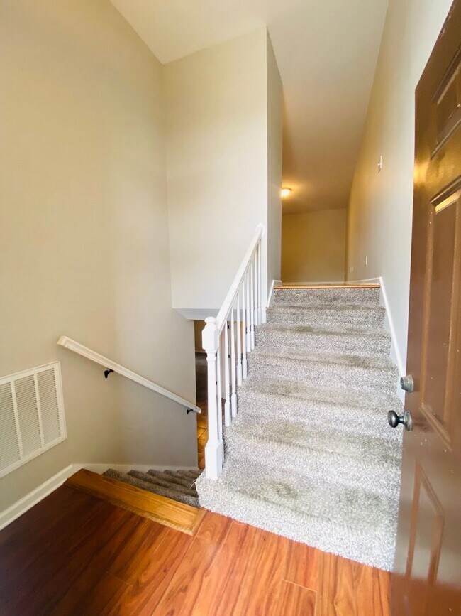 Foto del edificio - 1728 Thistlewood Dr