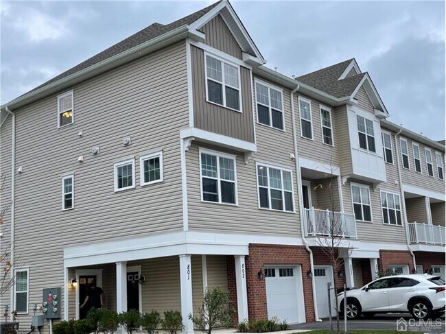 Building Photo - 706 Highland Ave