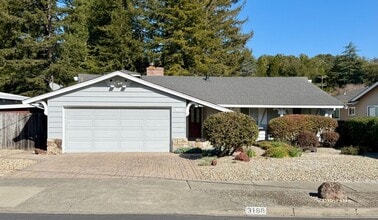 Building Photo - 3196 Scenic Dr