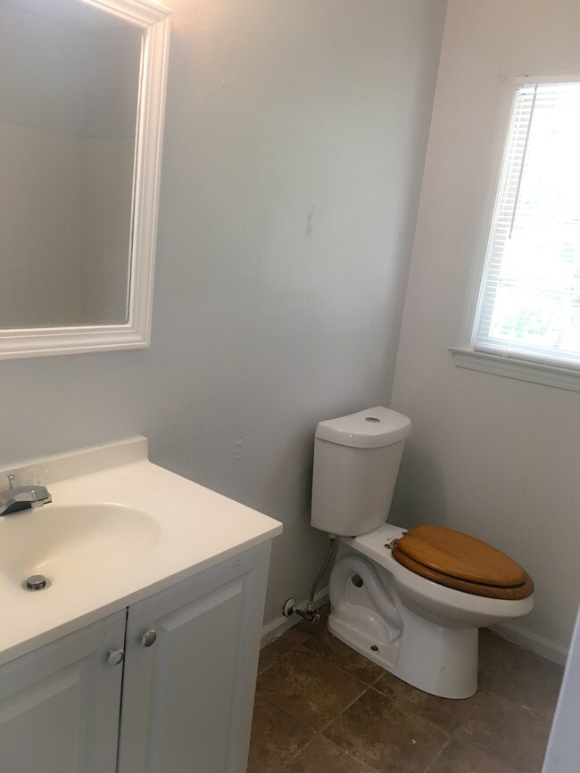 Full bath - 3174 Sloping Terrace