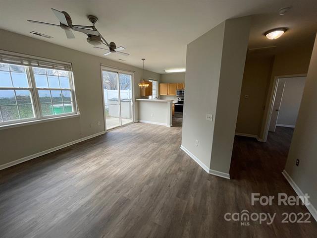 Foto del edificio - 9137 Meadowmont View Dr