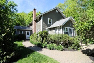 Building Photo - 189 Fair St