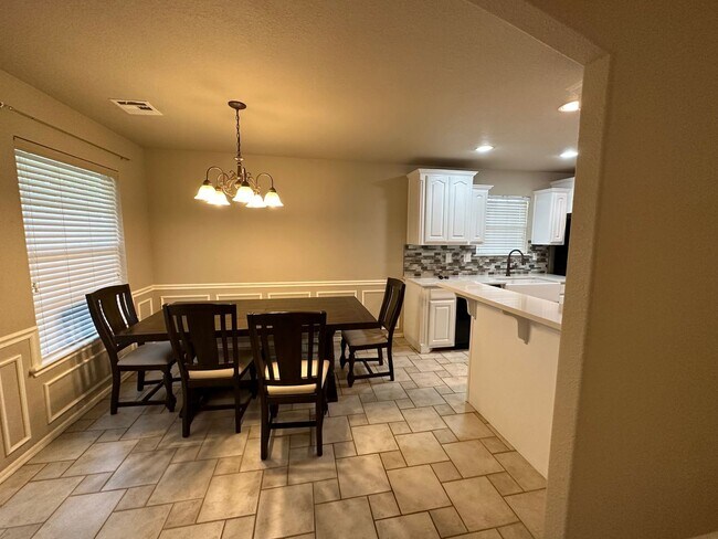Building Photo - 3 bedroom + Office in Owasso Schools!