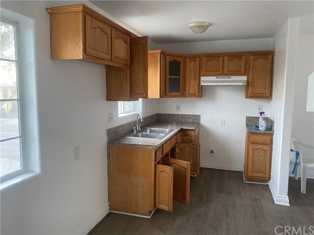 Building Photo - 11102 Willowbrook Ave