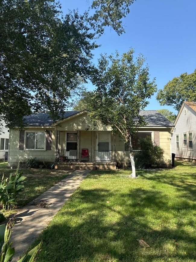 Building Photo - 1405 N 40th St