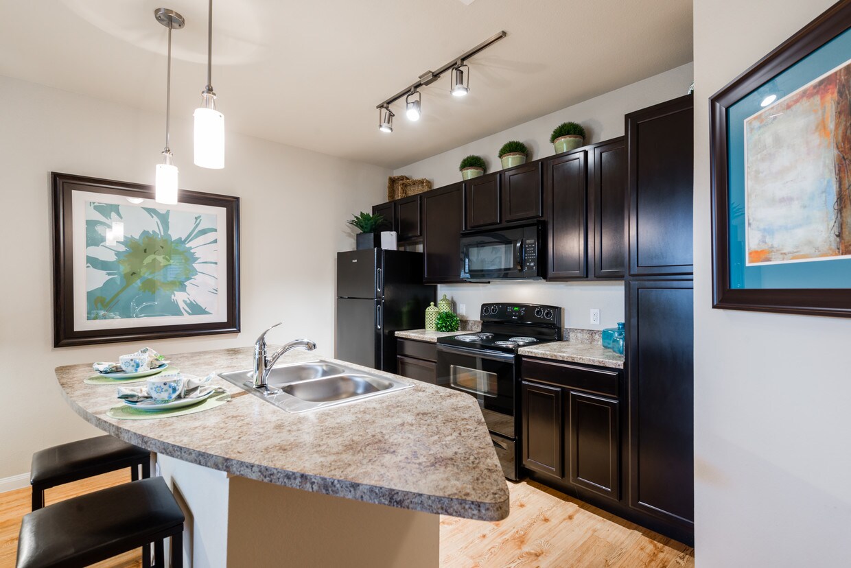 Queenston Manor Apartments in Houston, TX