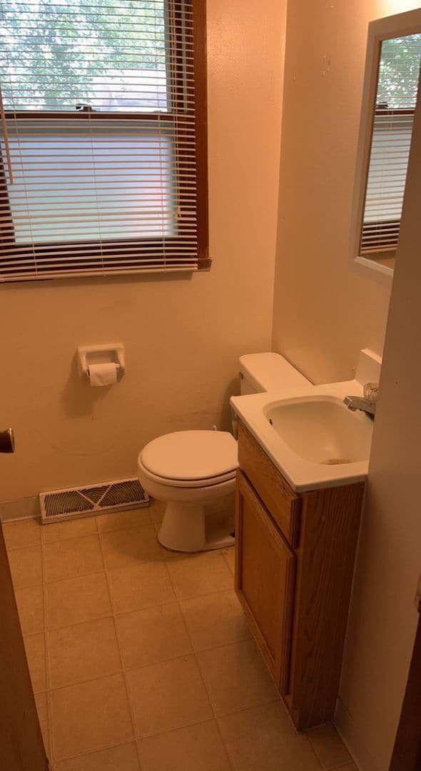 Building Photo - 242