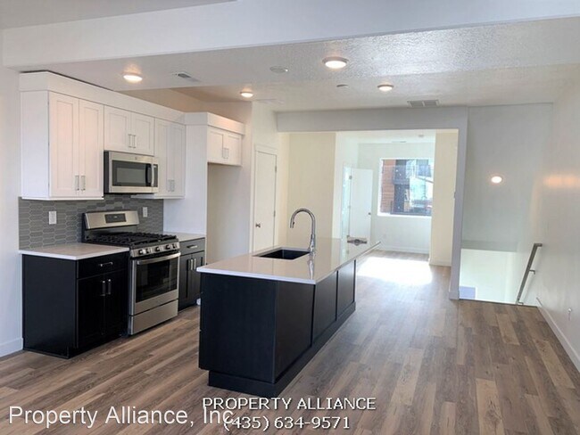 Foto del edificio - 2 br, 2.5 bath House - 6688 N. Silver Cree...