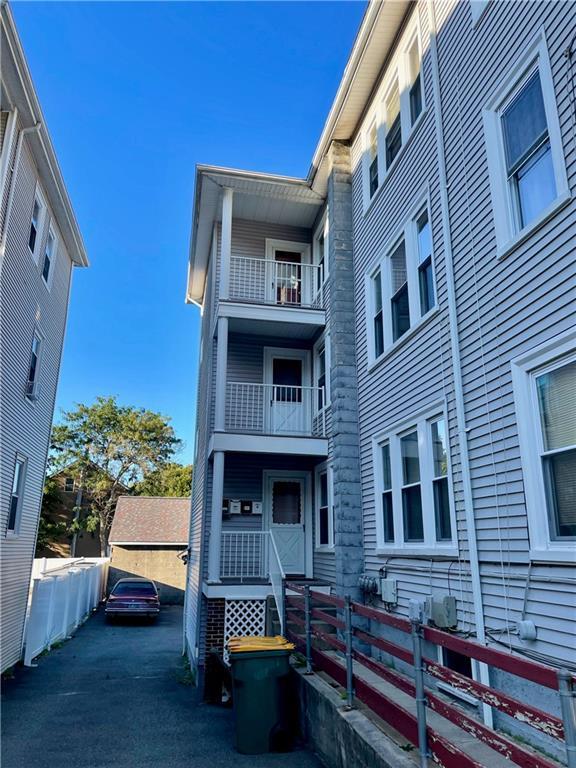 Building Photo - 122 Paradis Ave