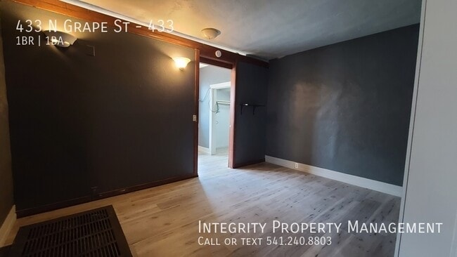 Building Photo - 433 N Grape St