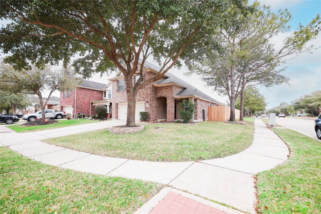 Foto principal - 6302 Denison Oaks Dr