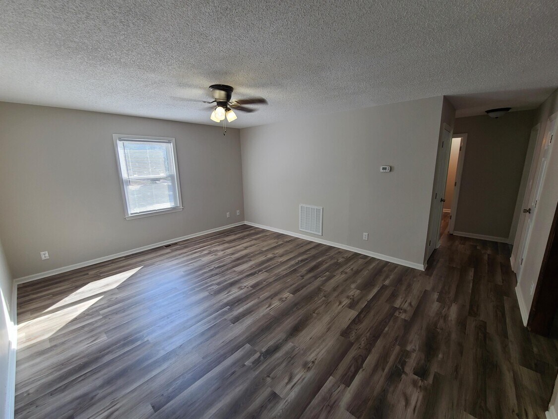 134 Calvin Ct Unit A, West Columbia, SC 29170 Room for Rent in West