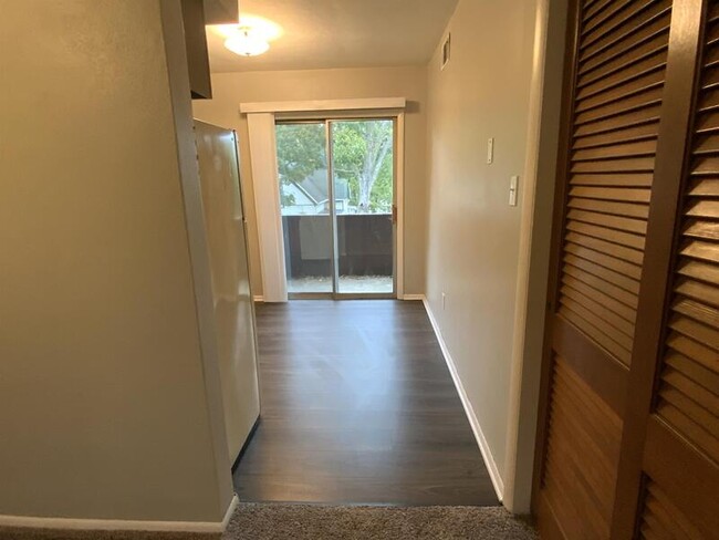 Foto del edificio - 900 8th St