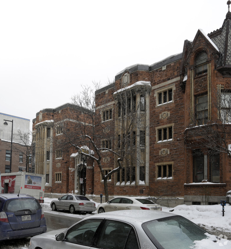 Building Photo - Bishop Court Apartments