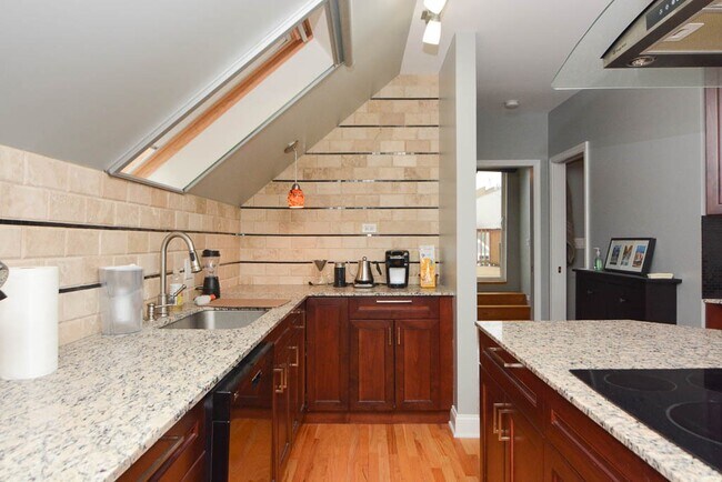 Foto del edificio - 949 N Winchester Ave