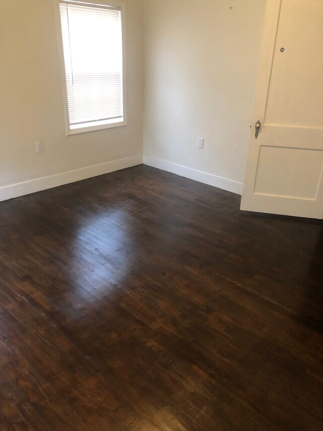 Foto del edificio - 165 Cooper Rd