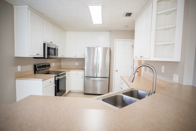 Kitchen Bar - 306 Brady Way