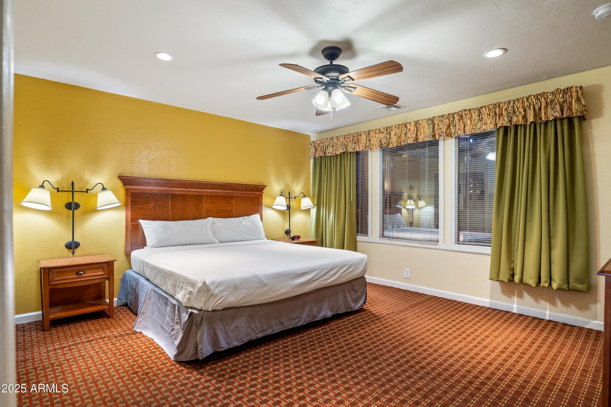 Foto principal - 5829 Buck Springs Rd