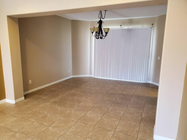 Foto del edificio - 84476 Ruebens Way