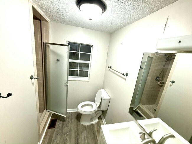 Building Photo - 6407 SE 108th St