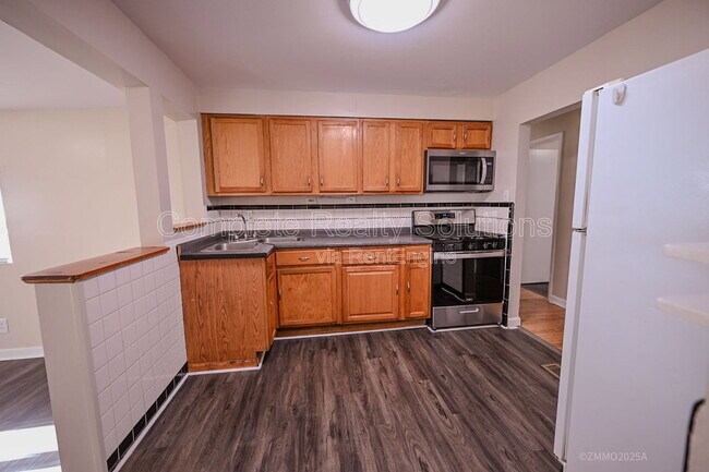 Foto del edificio - 10200 Tappan Dr