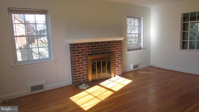 Foto del edificio - 6064 Wooten Dr