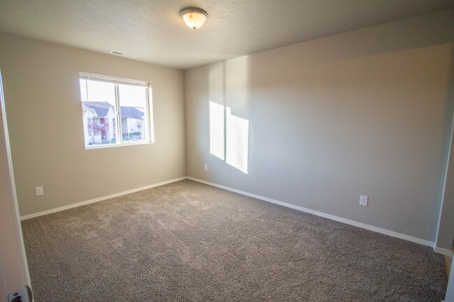 Building Photo - 4305 S 10th Ave