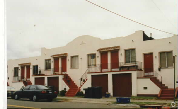 Building Photo - 2683-2697 Mabel St