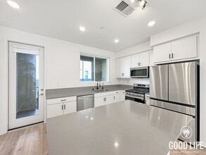 Building Photo - 5280 Beachfront Cove