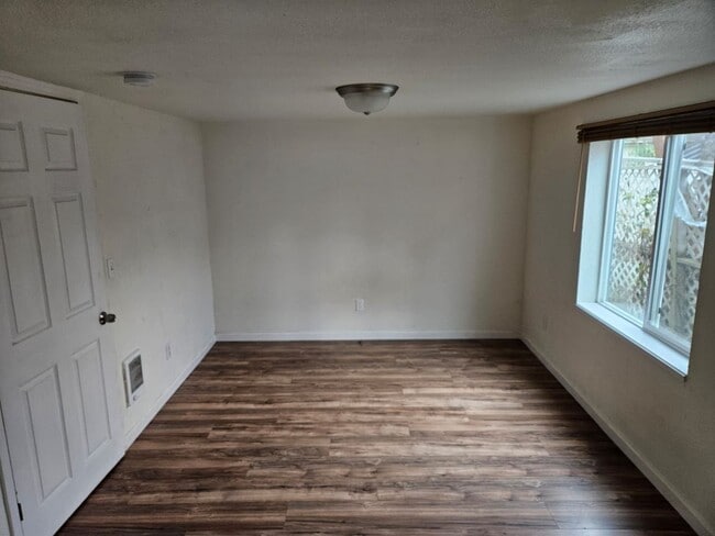 Building Photo - 444 N Elm St